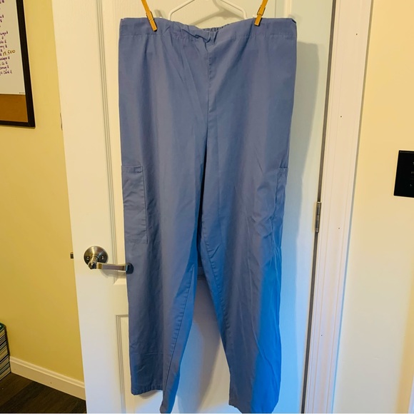 SB Scrubs Woman’s Size XL Set Butterfly and Flower Print Top Blue Pant - Picture 6 of 6